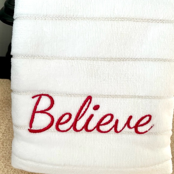 NWT Set of 2 BELIEVE Metallic Hand Towels - Picture 5 of 10